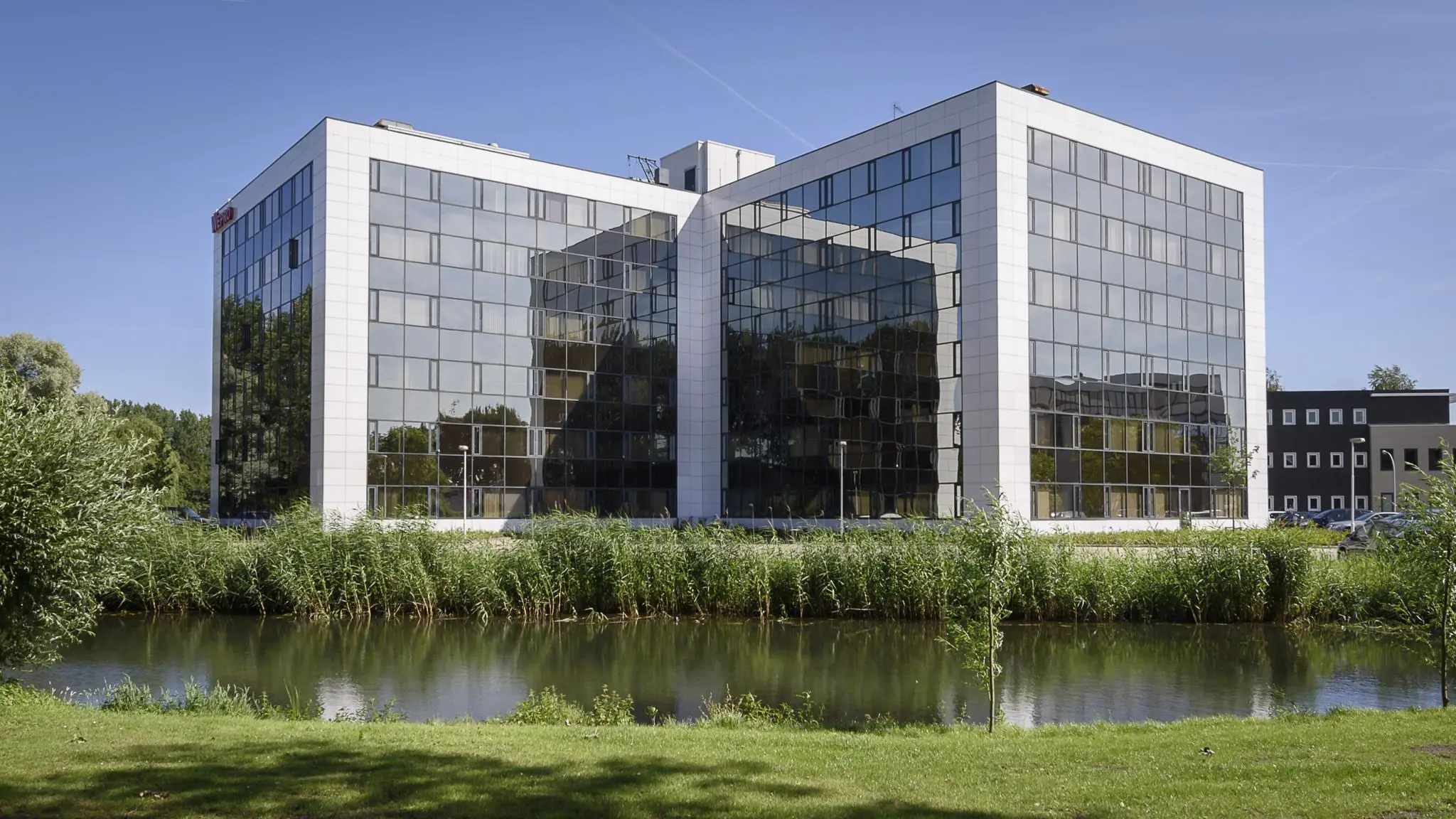 Het kantoorpand van Vintus aan de Cypresbaan in Capelle aan den IJssel